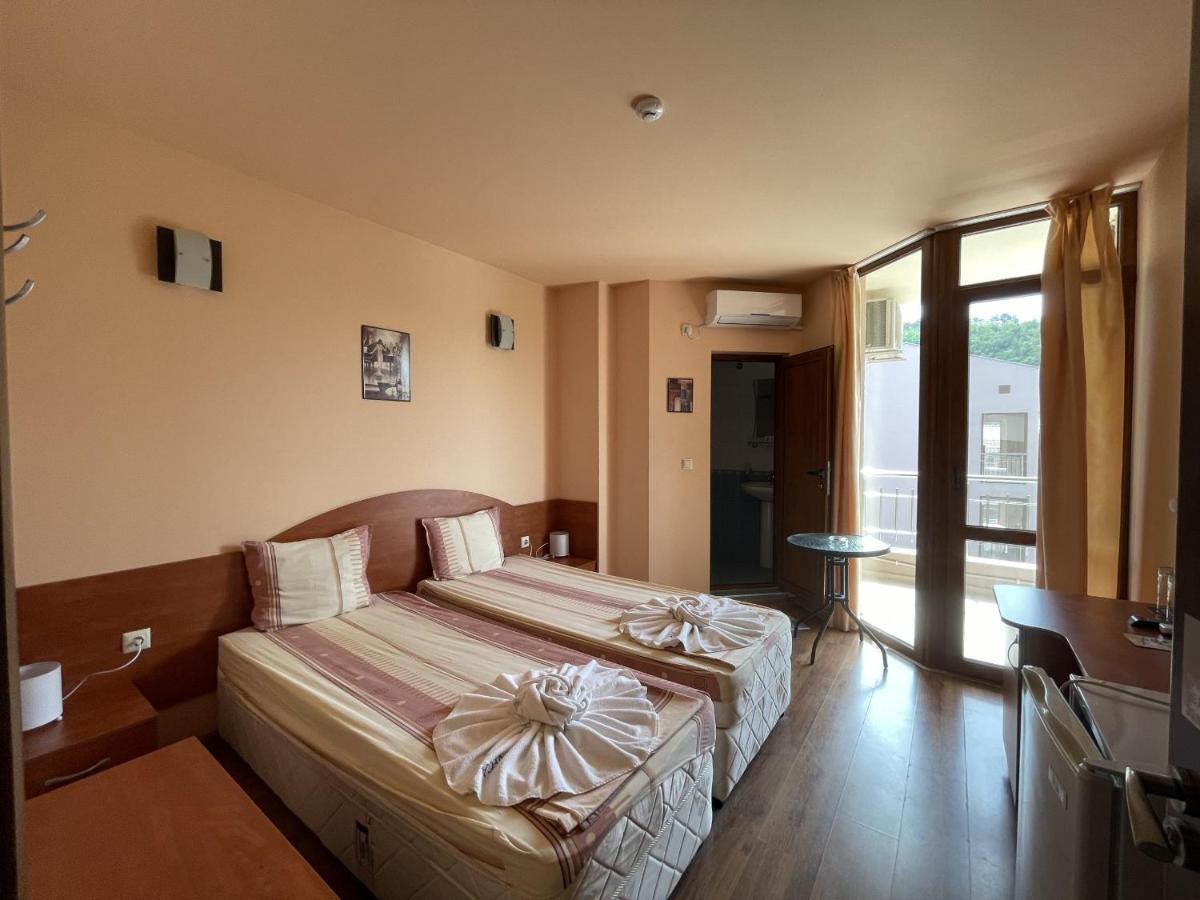 Hotel Vega Kranevo Buitenkant foto